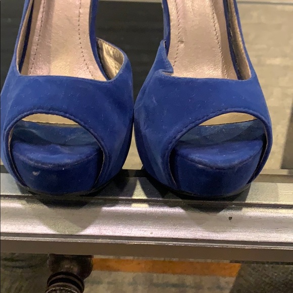 Velvet blue heels with silver studs - Picture 7 of 7